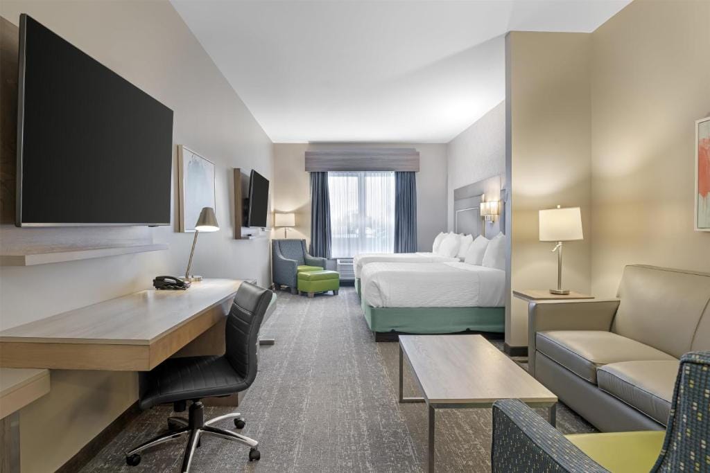 Best Western Plus Dartmouth Hotel & Suites — 4