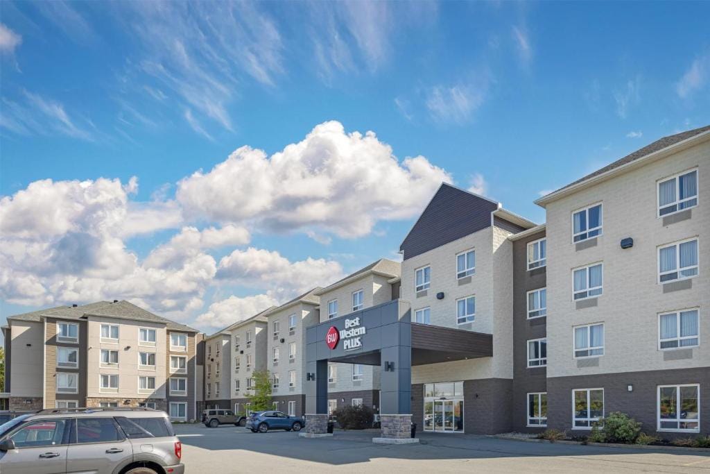 Best Western Plus Dartmouth Hotel & Suites — 5