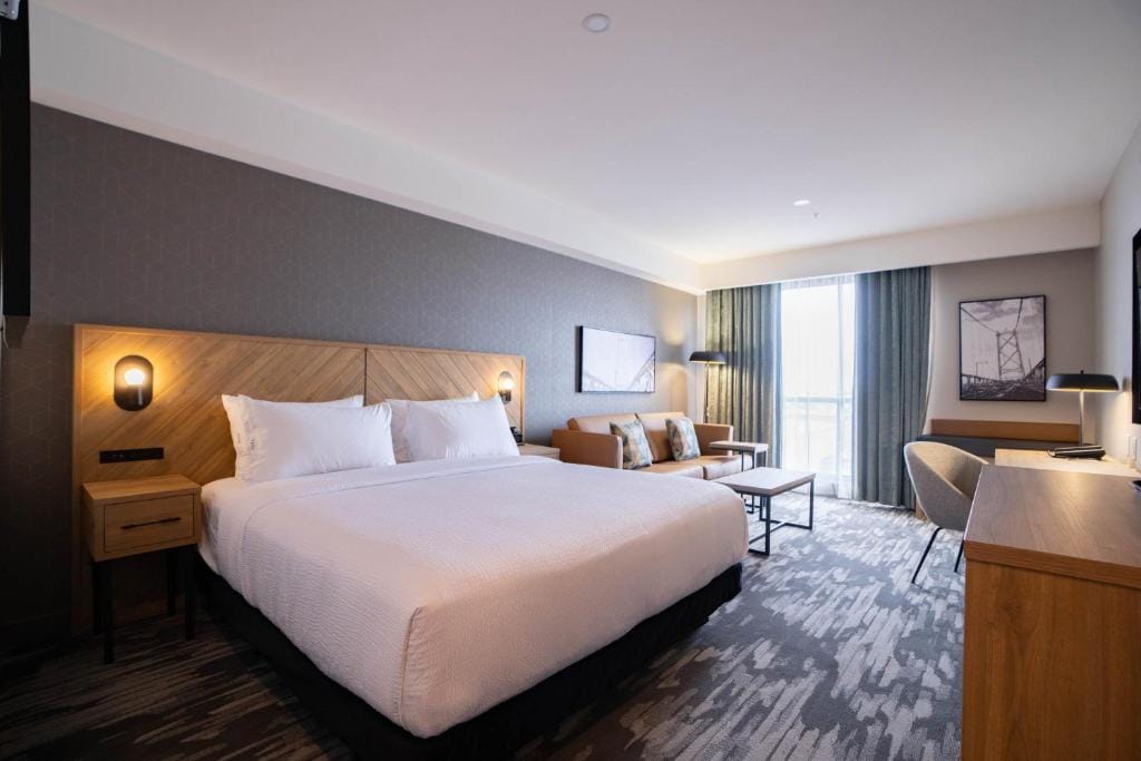Sandman Signature Dartmouth Hotel & Suites — 2