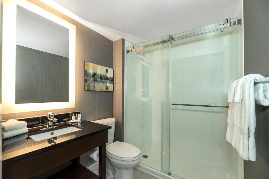 Comfort Inn Hamilton - Stoney Creek — 2