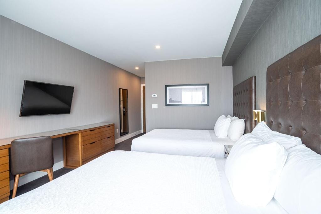 Sandman Hotel Hamilton — 5