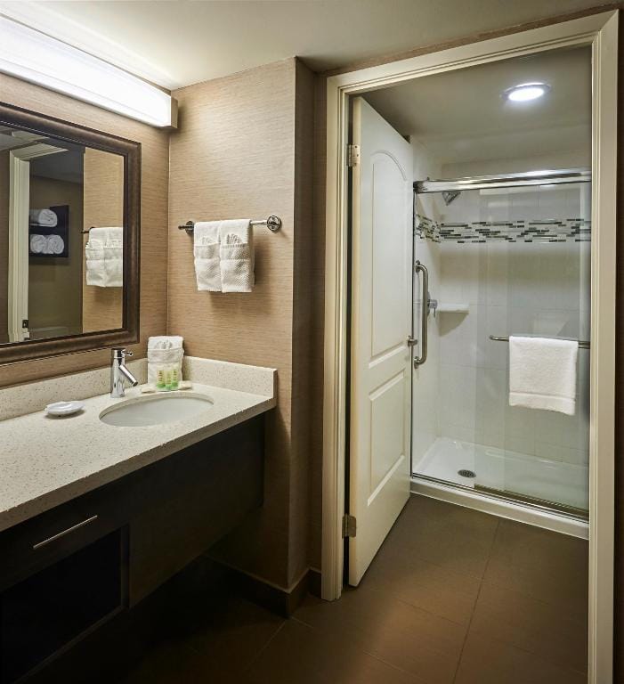 Staybridge Suites Hamilton - Downtown by IHG — 2