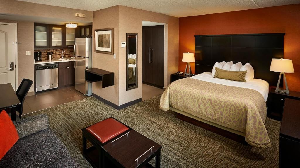 Staybridge Suites Hamilton - Downtown by IHG — 3