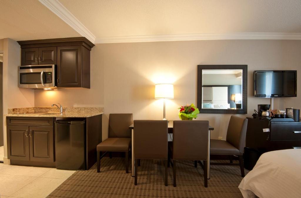Visitor's Inn — 4