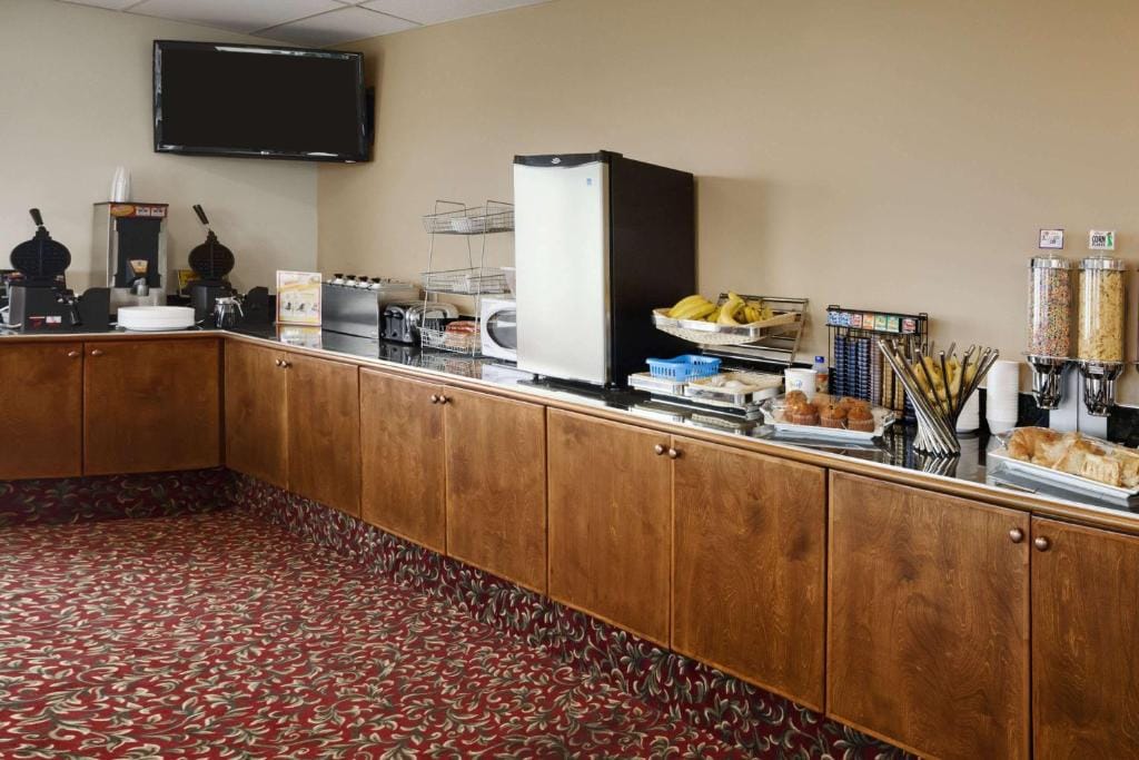 Days Inn by Wyndham Kamloops BC — 4