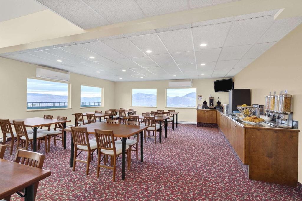 Days Inn by Wyndham Kamloops BC — 5
