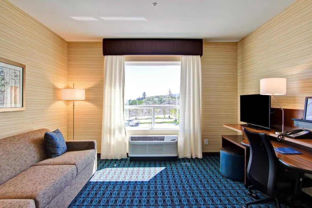 Fairfield Inn & Suites by Marriott Kamloops — 2
