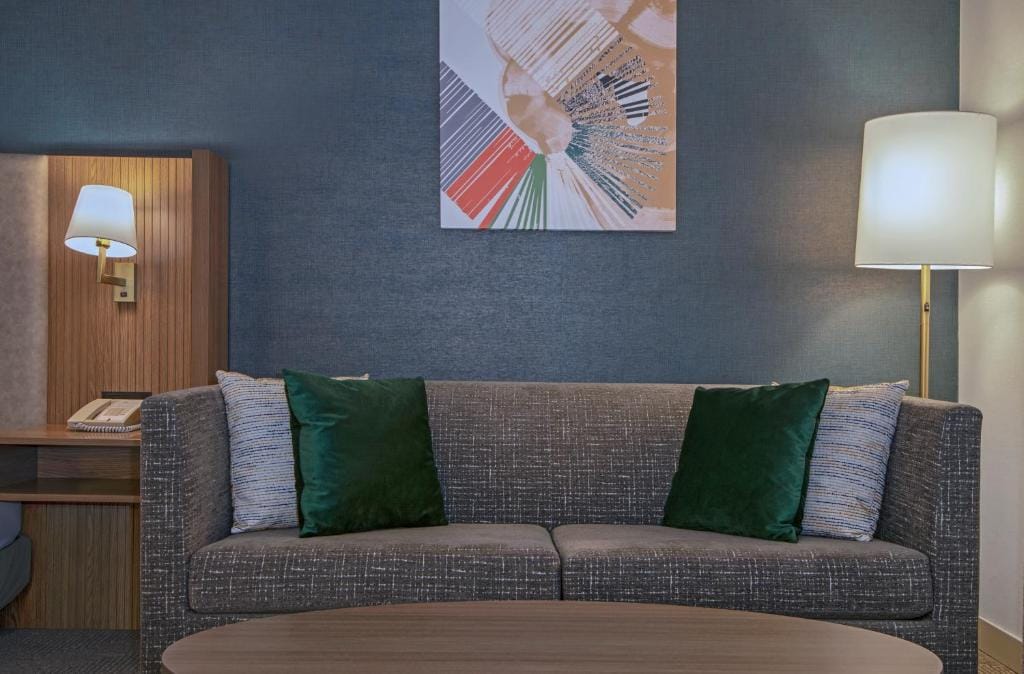 Holiday Inn Hotel and Suites-Kamloops by IHG — 3