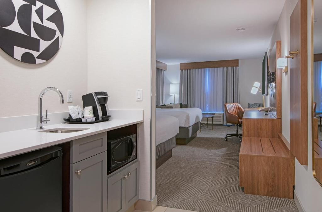Holiday Inn Hotel and Suites-Kamloops by IHG — 4