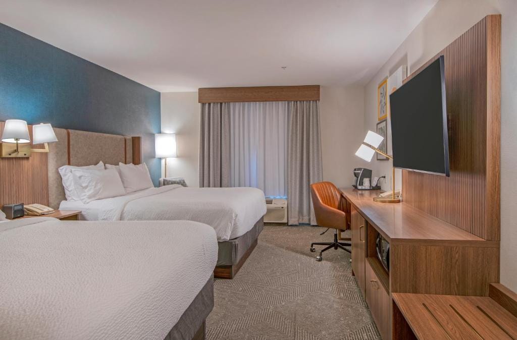 Holiday Inn Hotel and Suites-Kamloops by IHG — 5