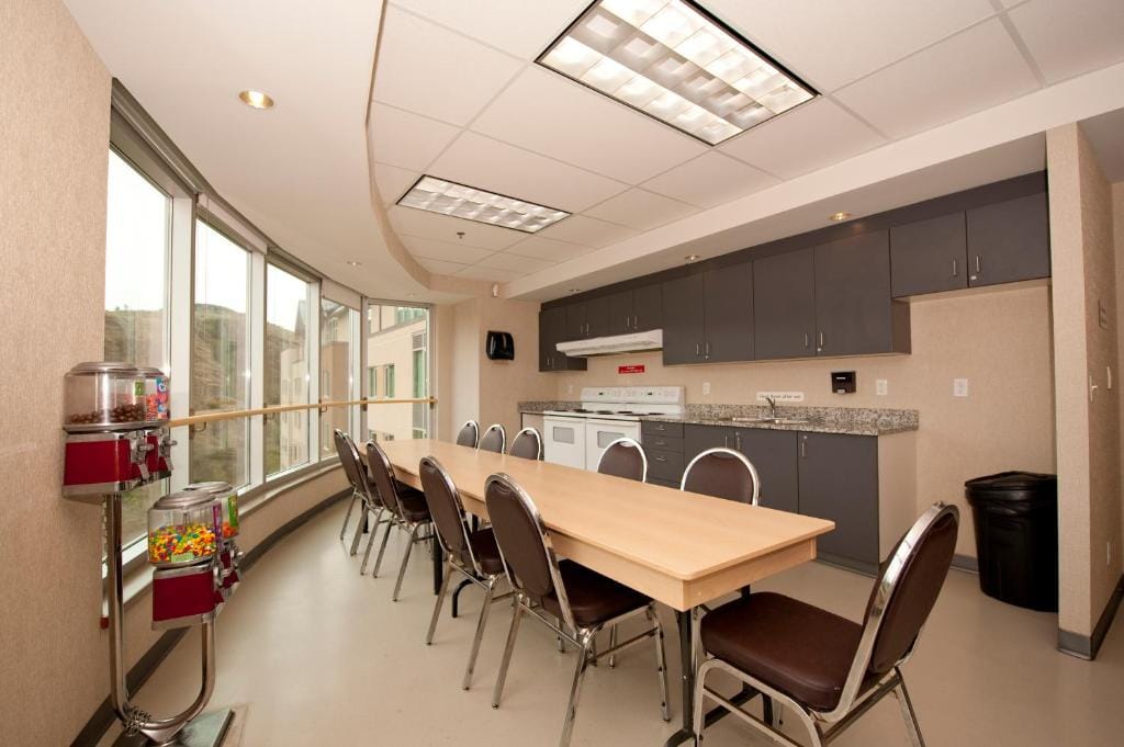 Residence & Conference Centre - Kamloops — 4