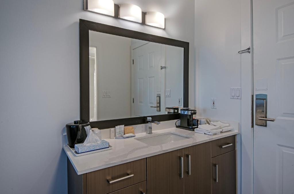 Riverland Inn & Suites — 2
