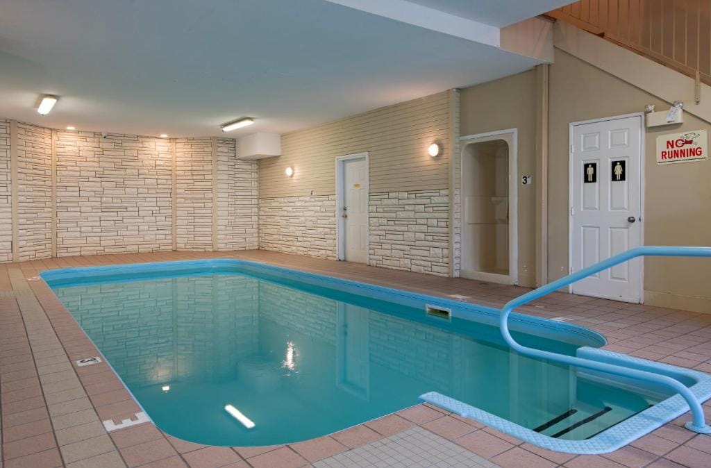 Riverland Inn & Suites — 3
