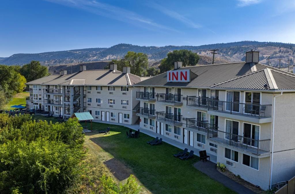 Riverland Inn & Suites — 4