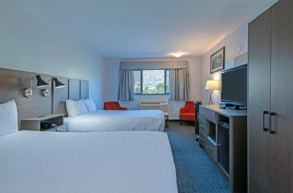 Riverland Inn & Suites — 5