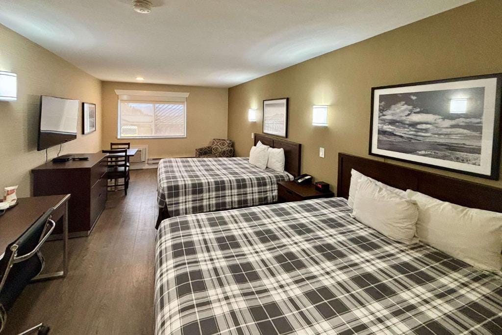 Rodeway Inn & Suites — 2