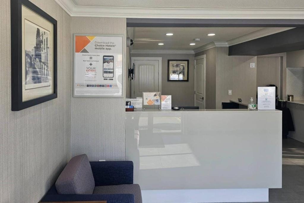 Rodeway Inn & Suites — 5