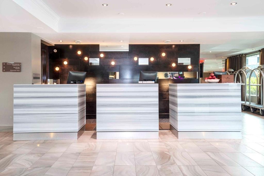 Sandman Signature Kamloops Hotel — 2