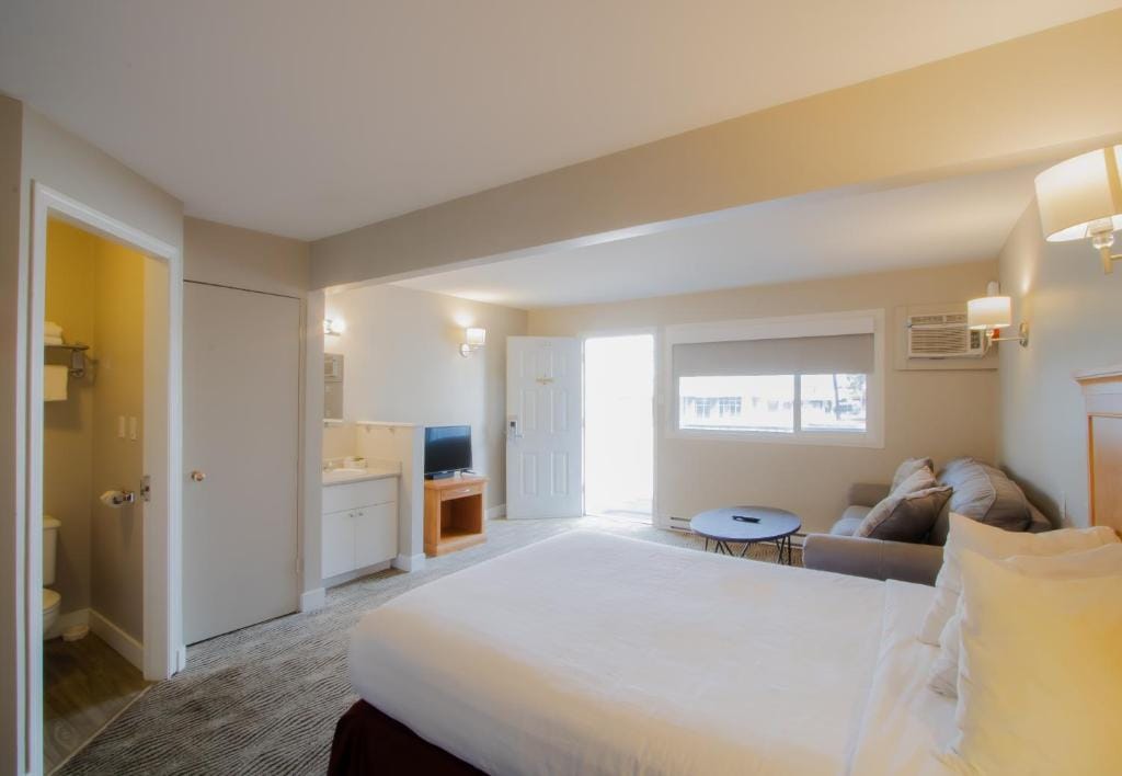 Scott's Inn & Suites — 2