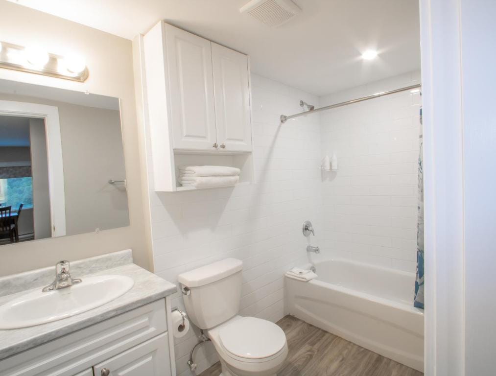 Scott's Inn & Suites — 3