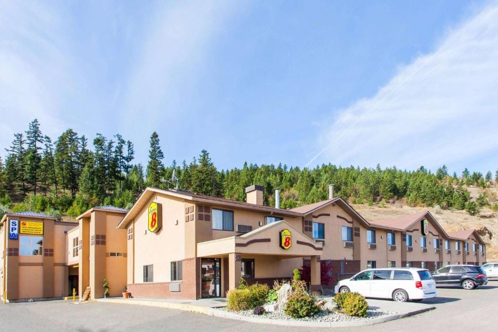 Super 8 by Wyndham Kamloops On The Hill — 1