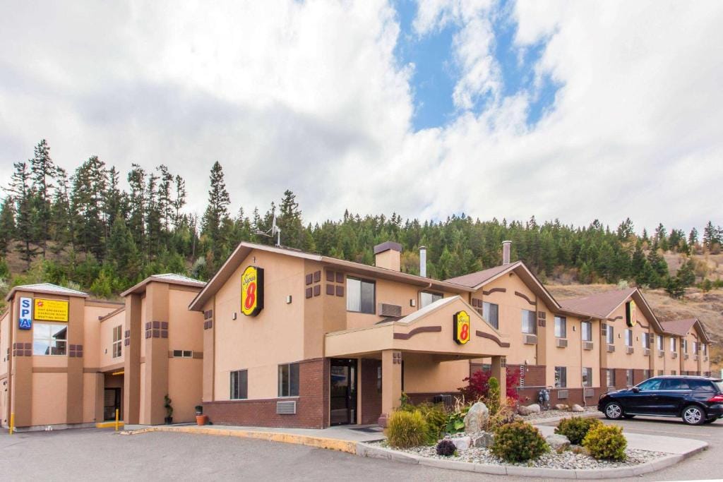 Super 8 by Wyndham Kamloops On The Hill — 2