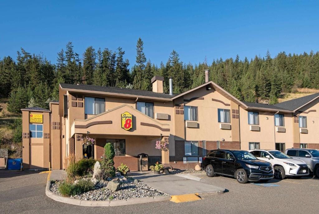 Super 8 by Wyndham Kamloops On The Hill — 4
