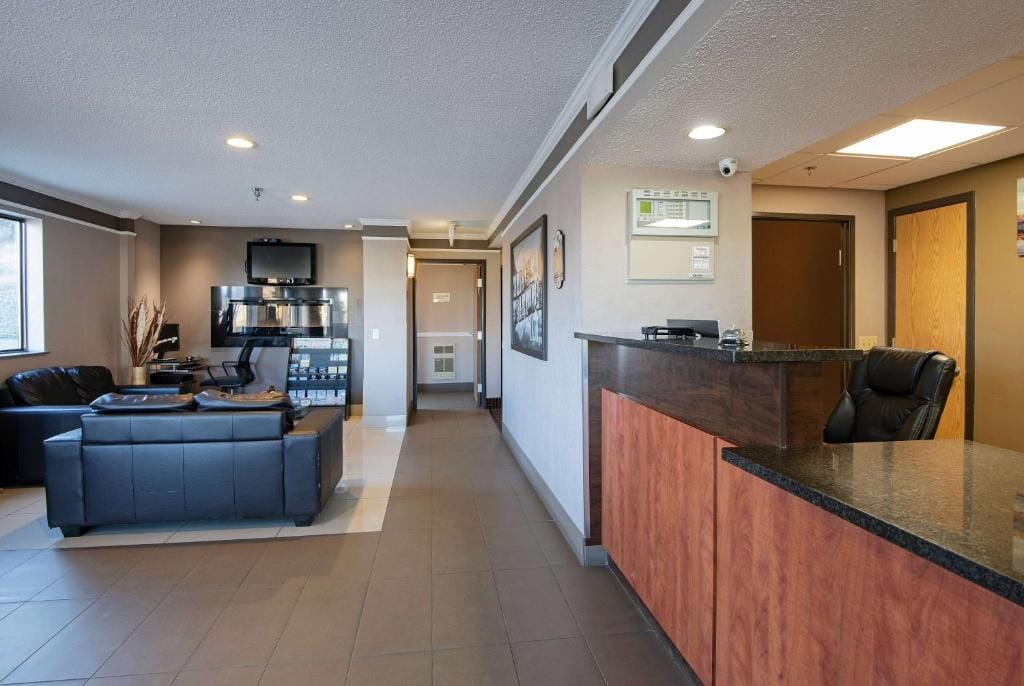 Super 8 by Wyndham Kamloops On The Hill — 5