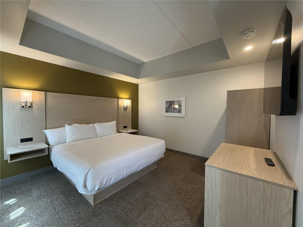 Best Western Plus Kawartha Lakes Hotel & Suites — 2