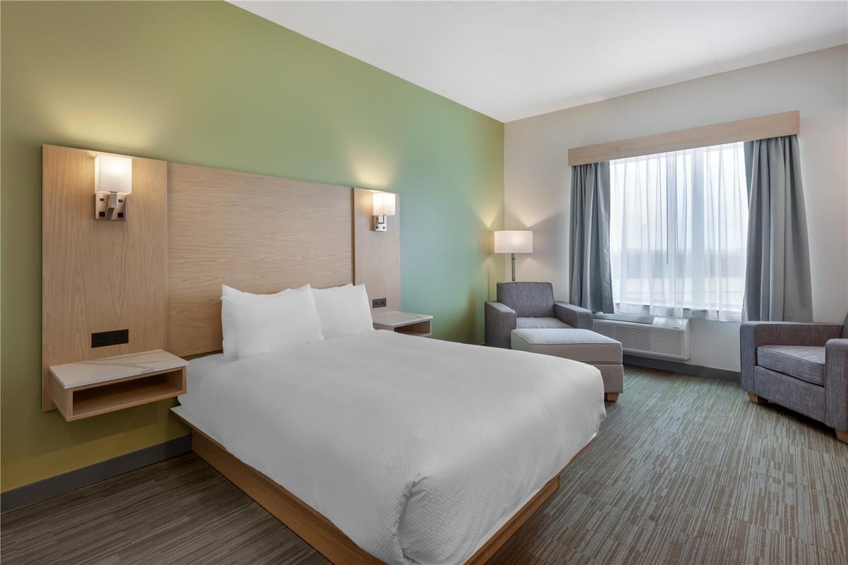 Best Western Plus Kawartha Lakes Hotel & Suites — 4