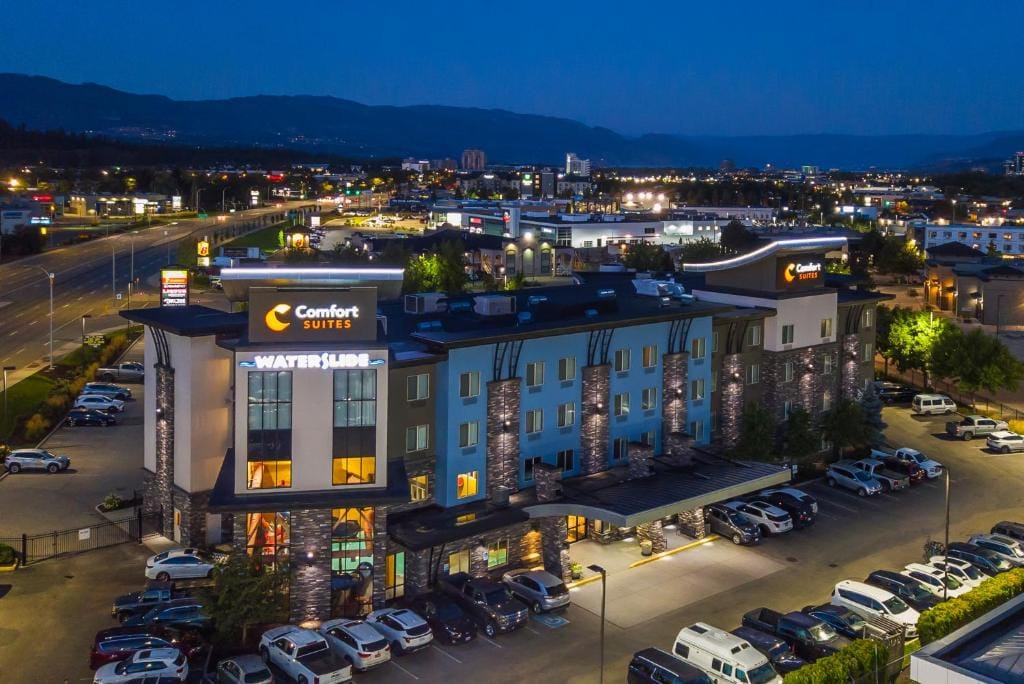 Comfort Suites Kelowna — 1