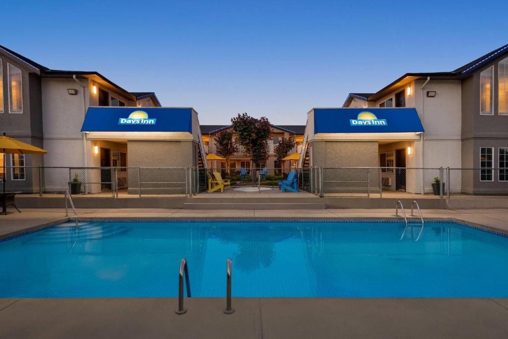 Days Inn by Wyndham Kelowna — 1