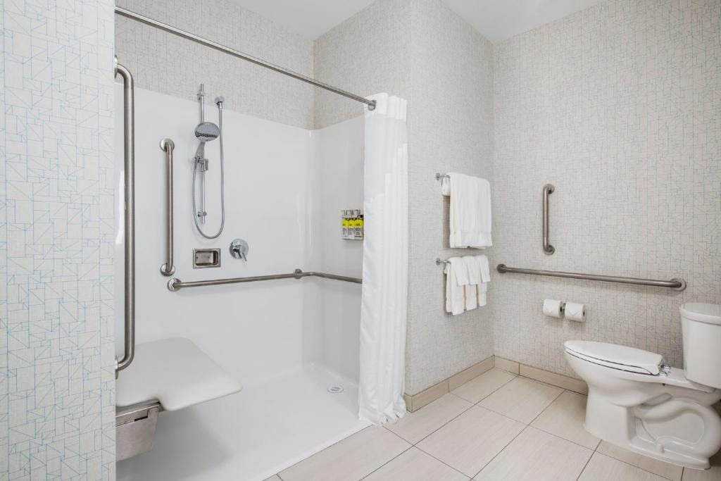 Holiday Inn Express & Suites Kelowna - East by IHG — 3