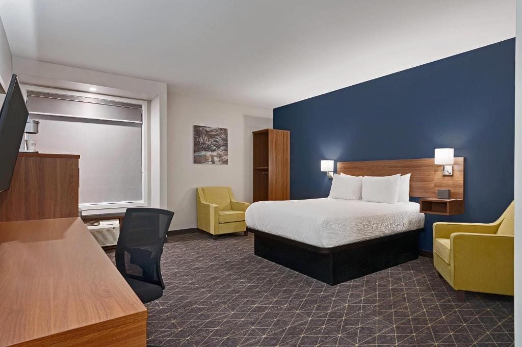 Park Inn by Radisson, Kelowna — 1