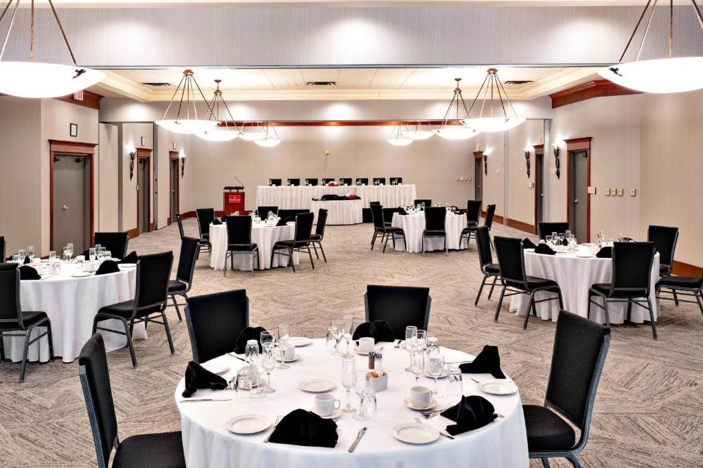 Ramada by Wyndham Kelowna Hotel & Conference Center — 4