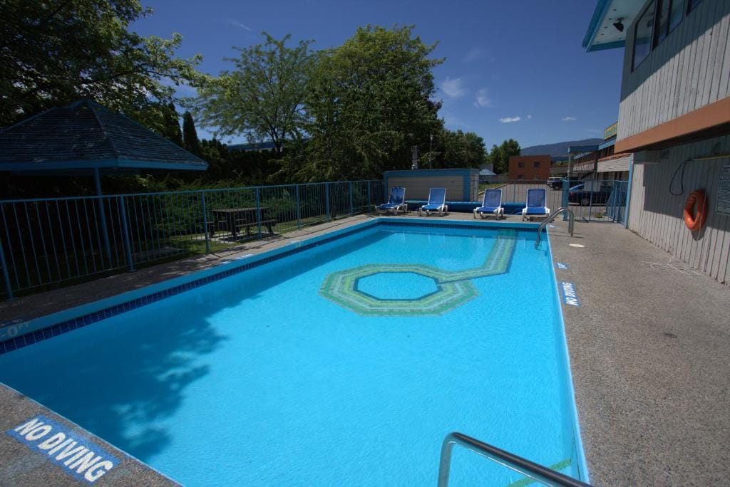 Recreation Inn and Suites Kelowna — 1