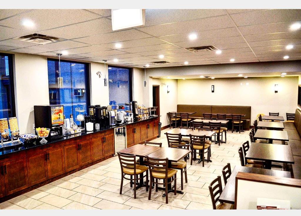 Super 8 by Wyndham Kelowna BC — 1