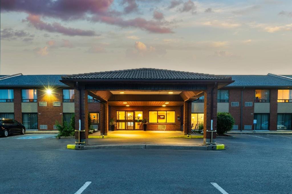 Comfort Inn Kingston - Highway 401