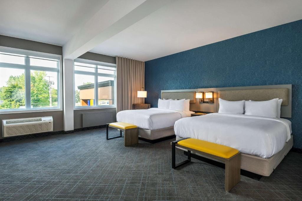 Comfort Inn & Suites — 2