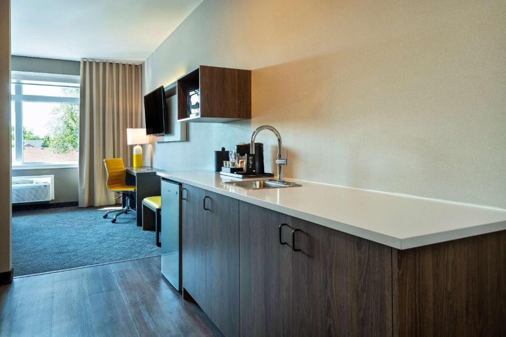 Comfort Inn & Suites — 4