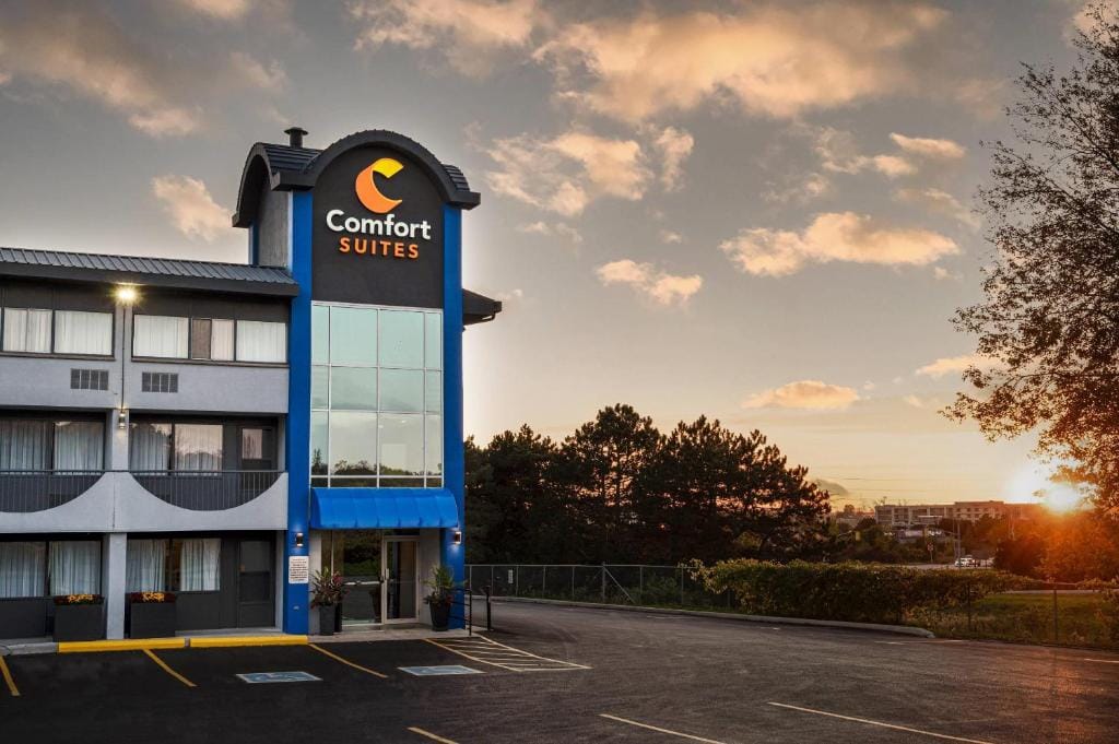 Comfort Suites Kingston Central — 1