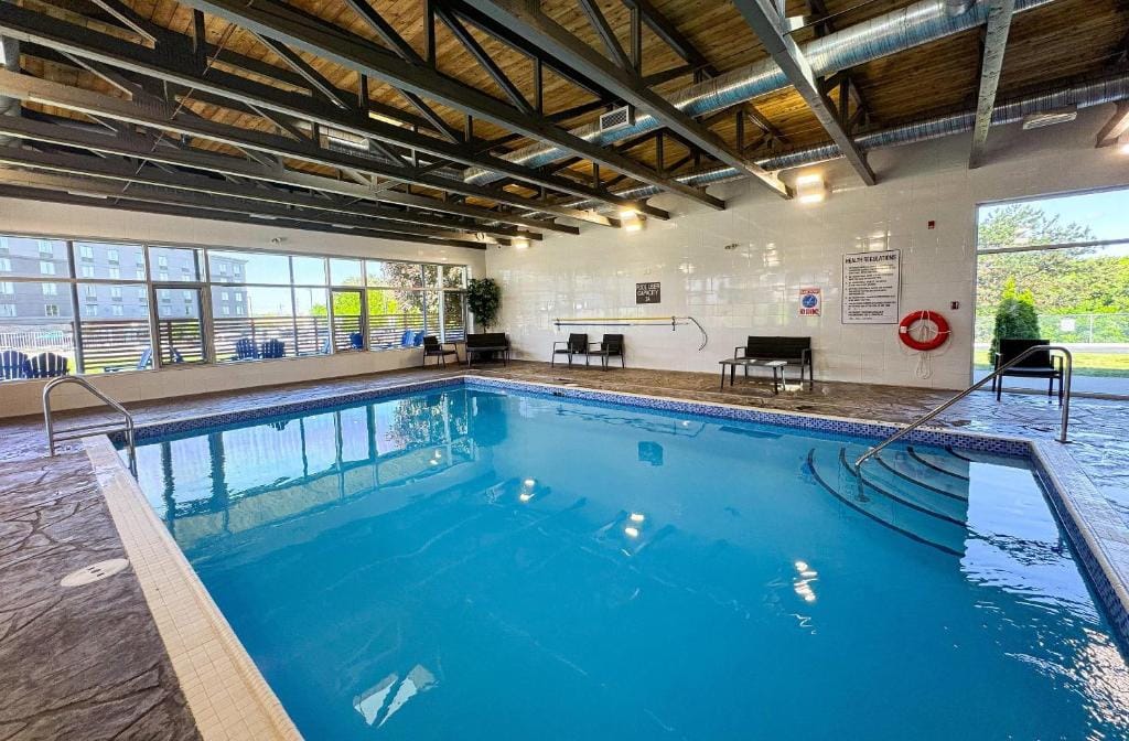 Comfort Suites Kingston Central — 4
