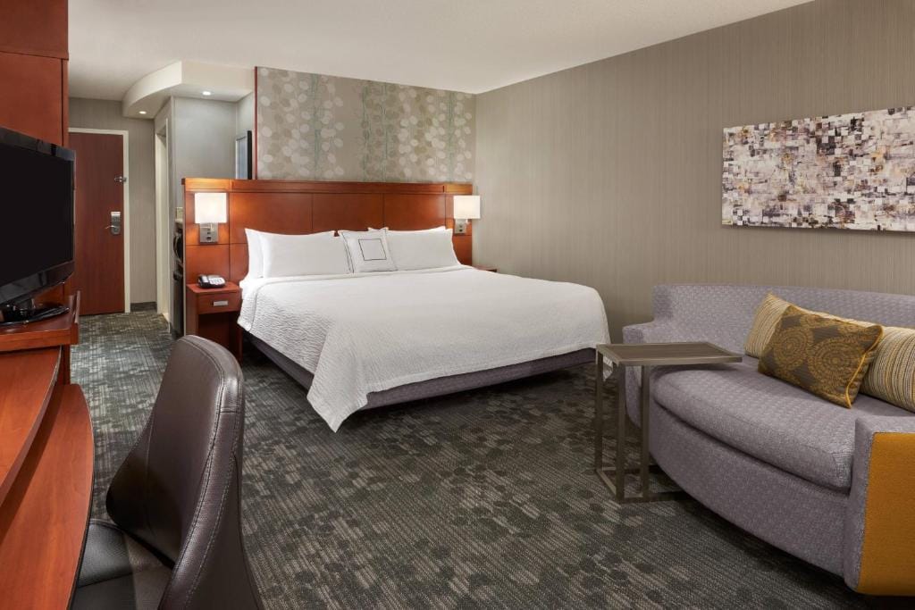 Courtyard by Marriott Kingston Highway 401 — 2