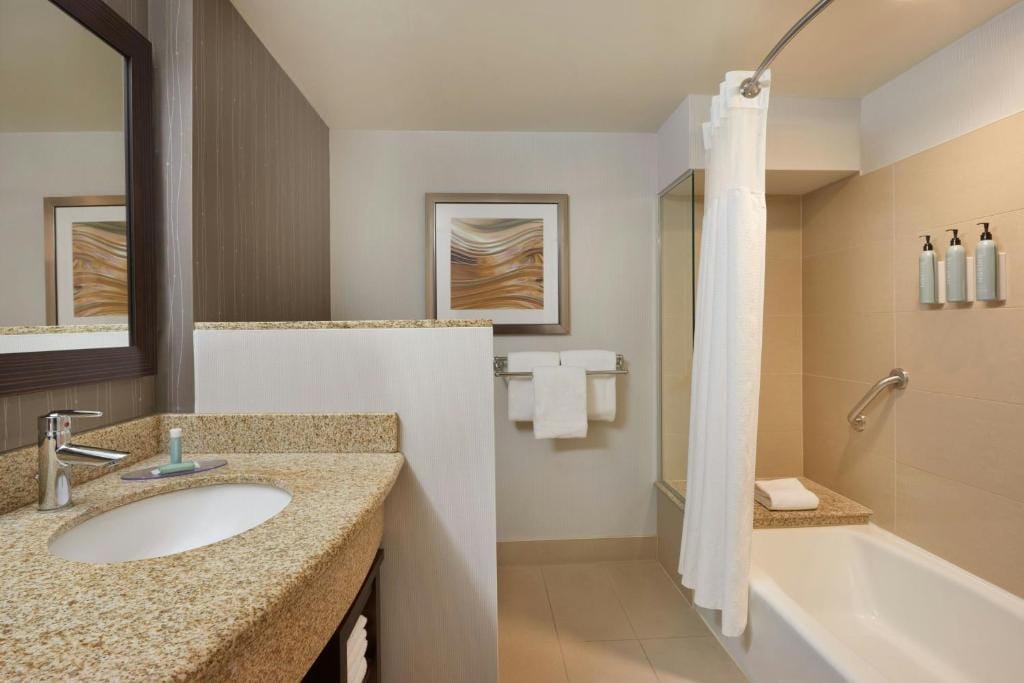 Courtyard by Marriott Kingston Highway 401 — 3
