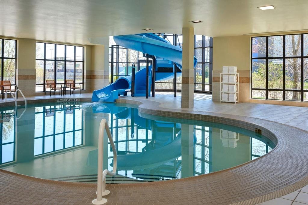 Courtyard by Marriott Kingston Highway 401 — 4