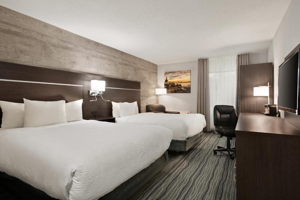 Days Inn by Wyndham Kingston — 2
