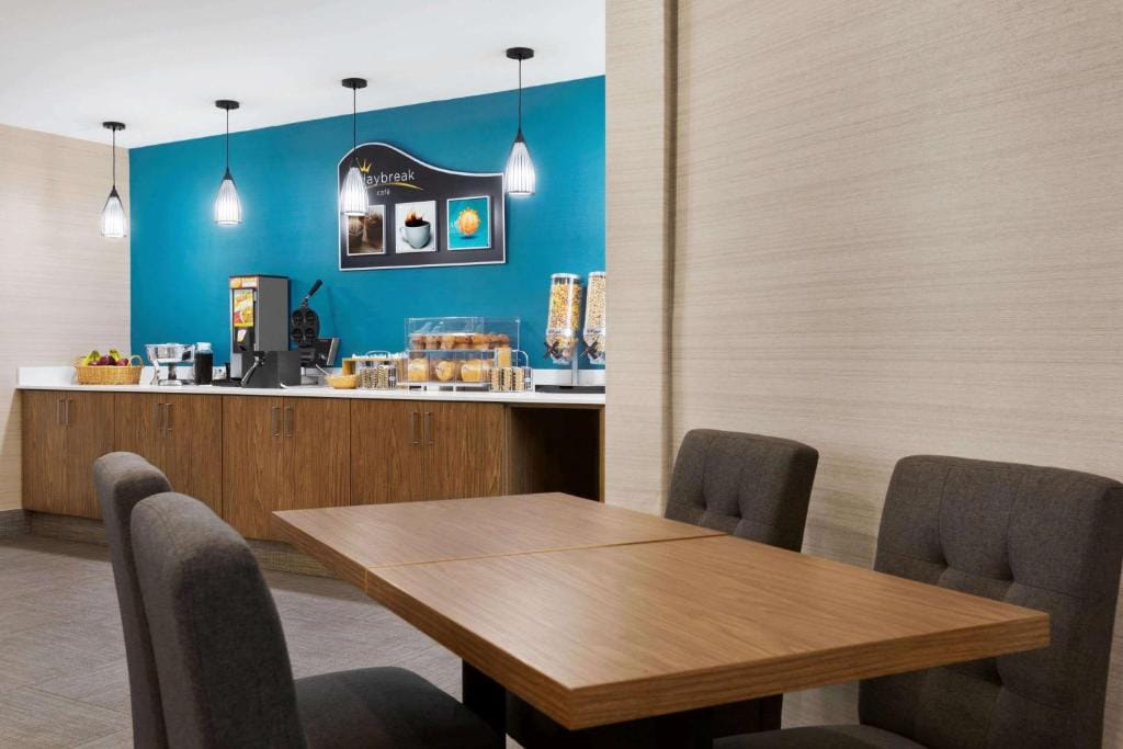 Days Inn by Wyndham Kingston — 5