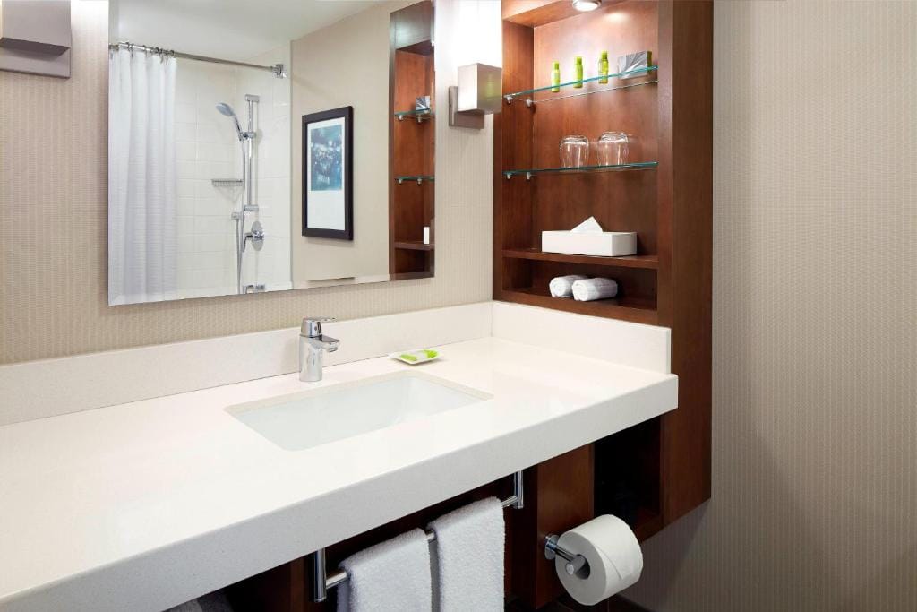 Delta Hotels by Marriott Kingston Waterfront — 3