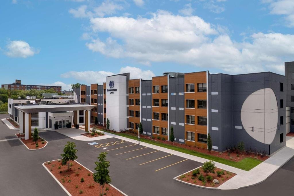 DoubleTree by Hilton Kingston - Newly Renovated — 1