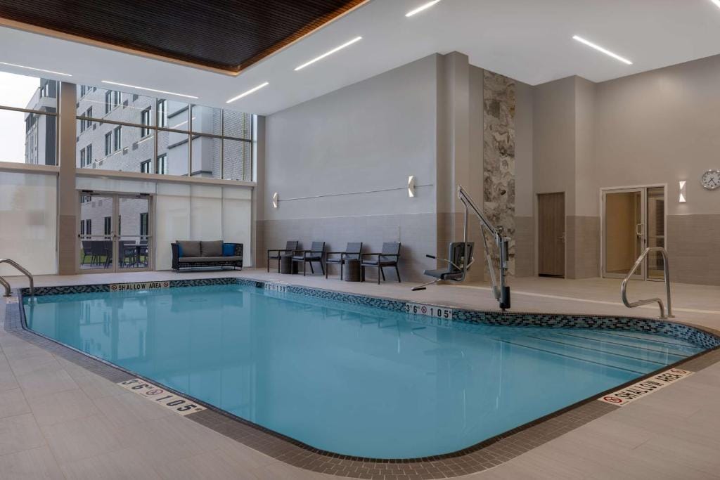 DoubleTree by Hilton Kingston - Newly Renovated — 3